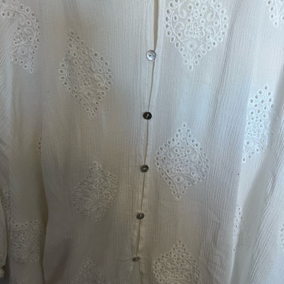 Boho White Eyelet Women's Top Batwing Sleeves - Picture 3 of 6
